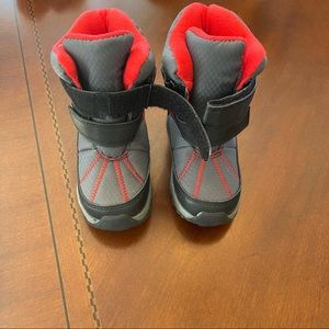 Boys snow boots like new